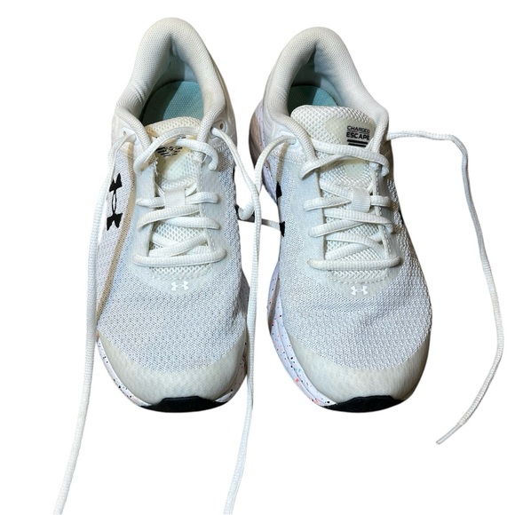 Women’s Under Armour charged escape 3 sneakers - Picture 3 of 8